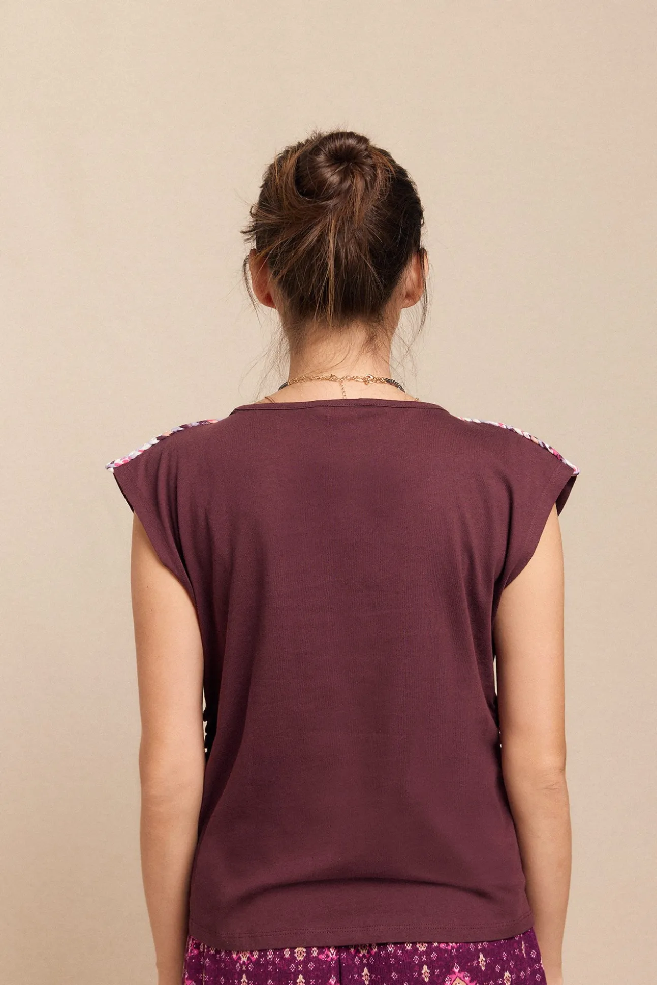 Camiseta trançada franzida