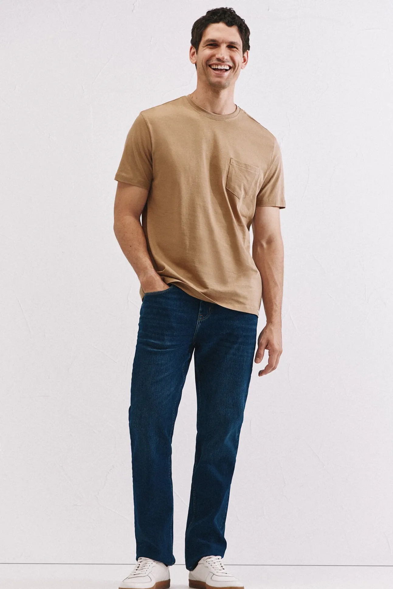 Camisola básica com bolso