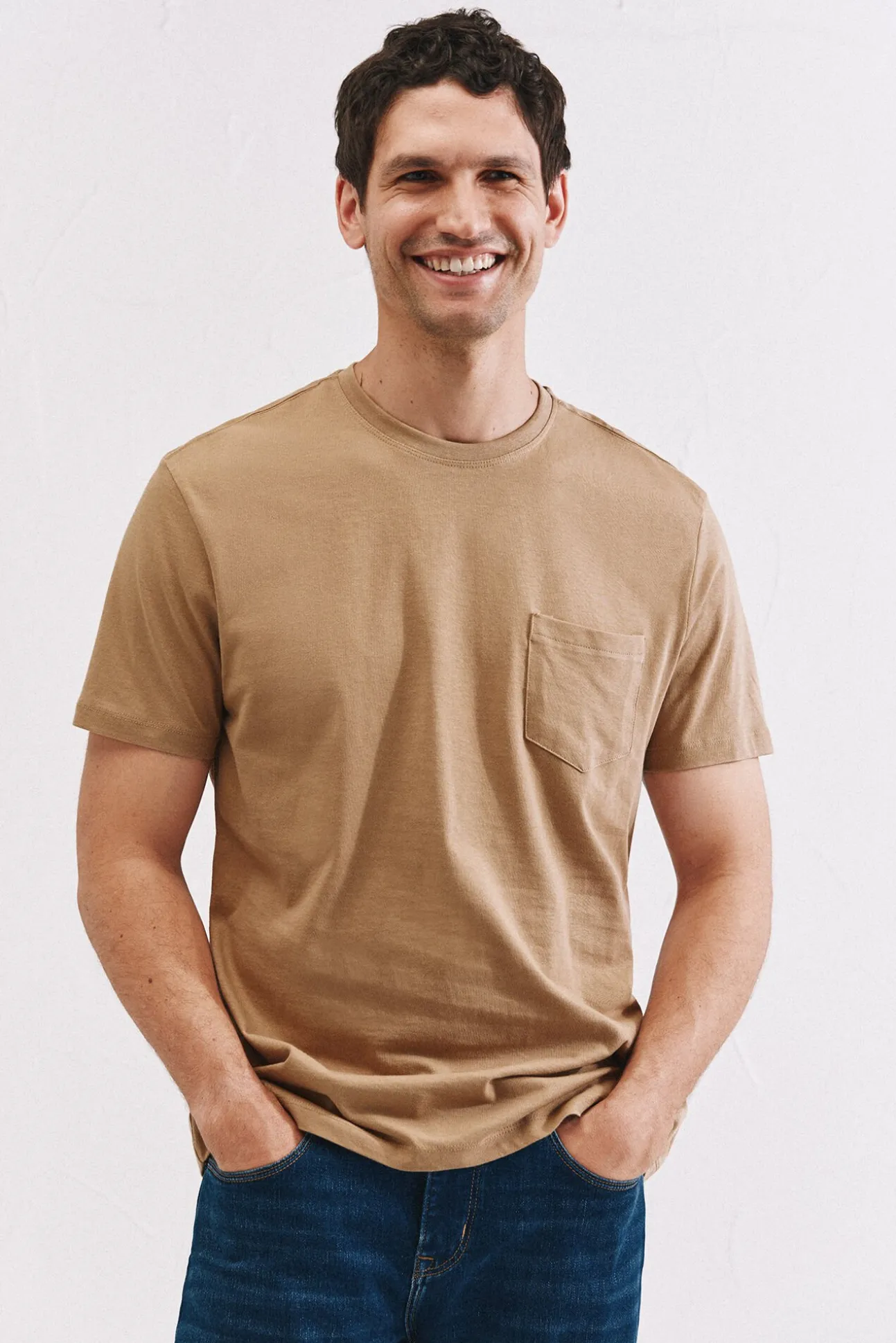 Camisola básica com bolso