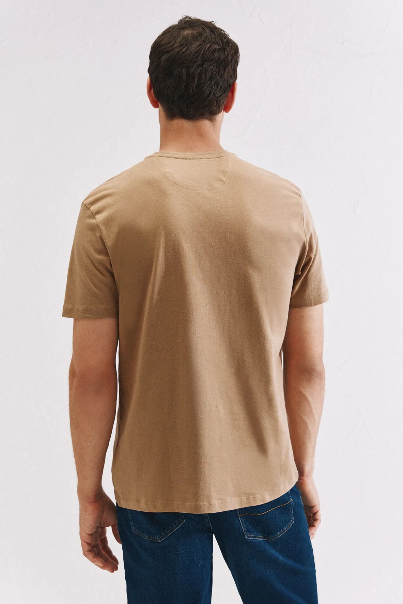 Camisola básica com bolso