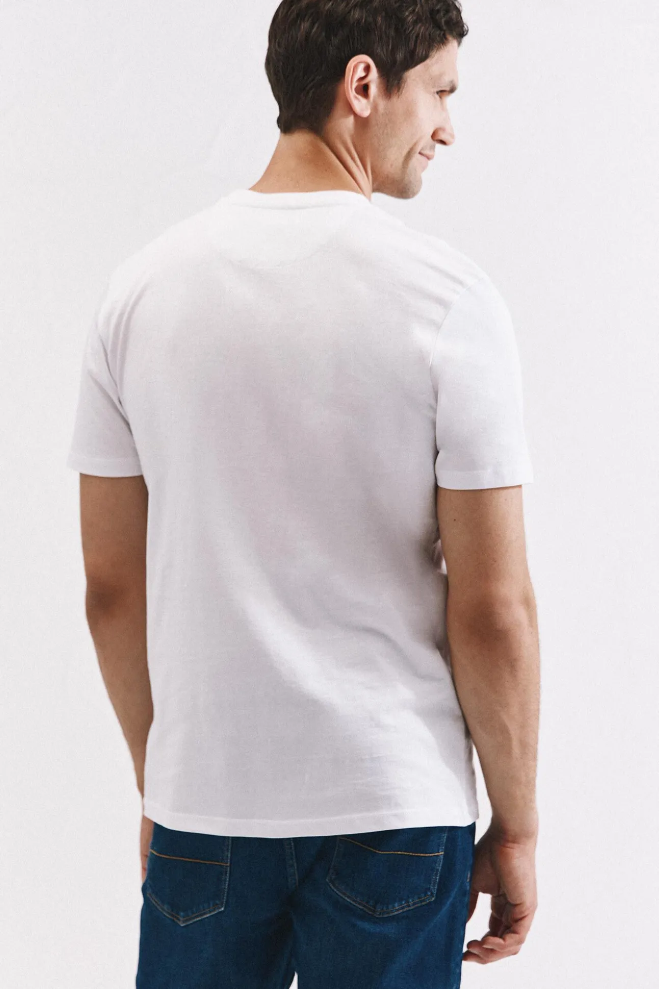 Camisola básica com bolso