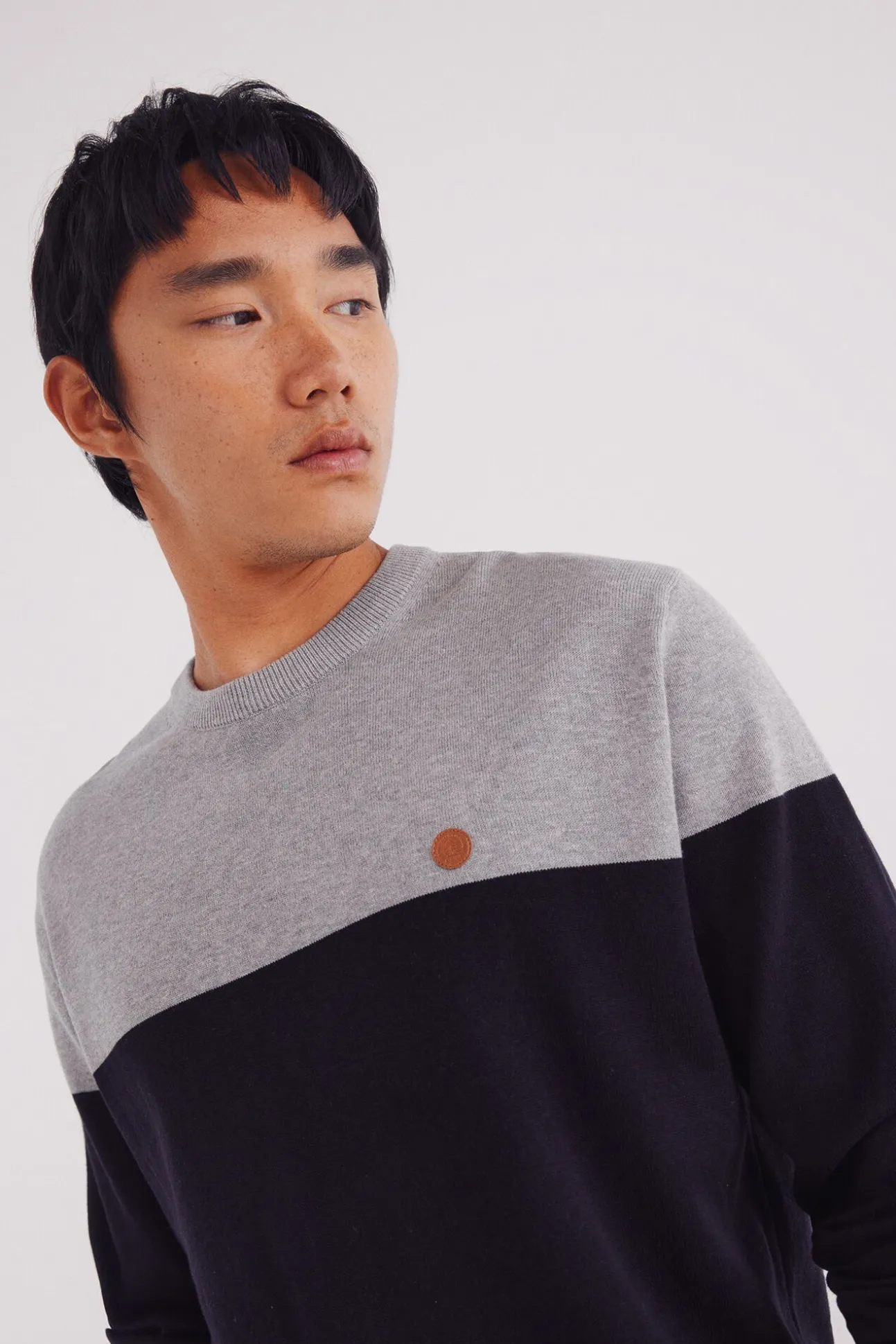 Camisola básico com blocos de cores