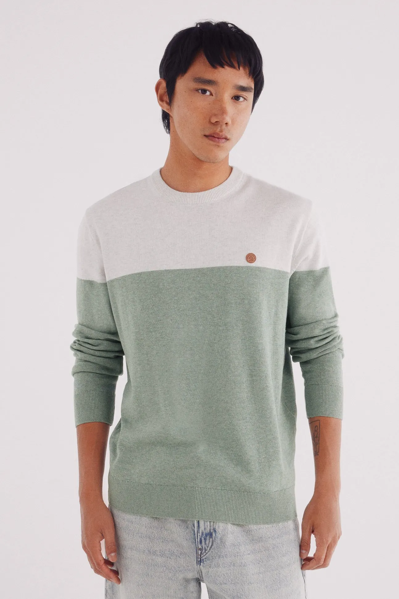 Camisola básico com blocos de cores