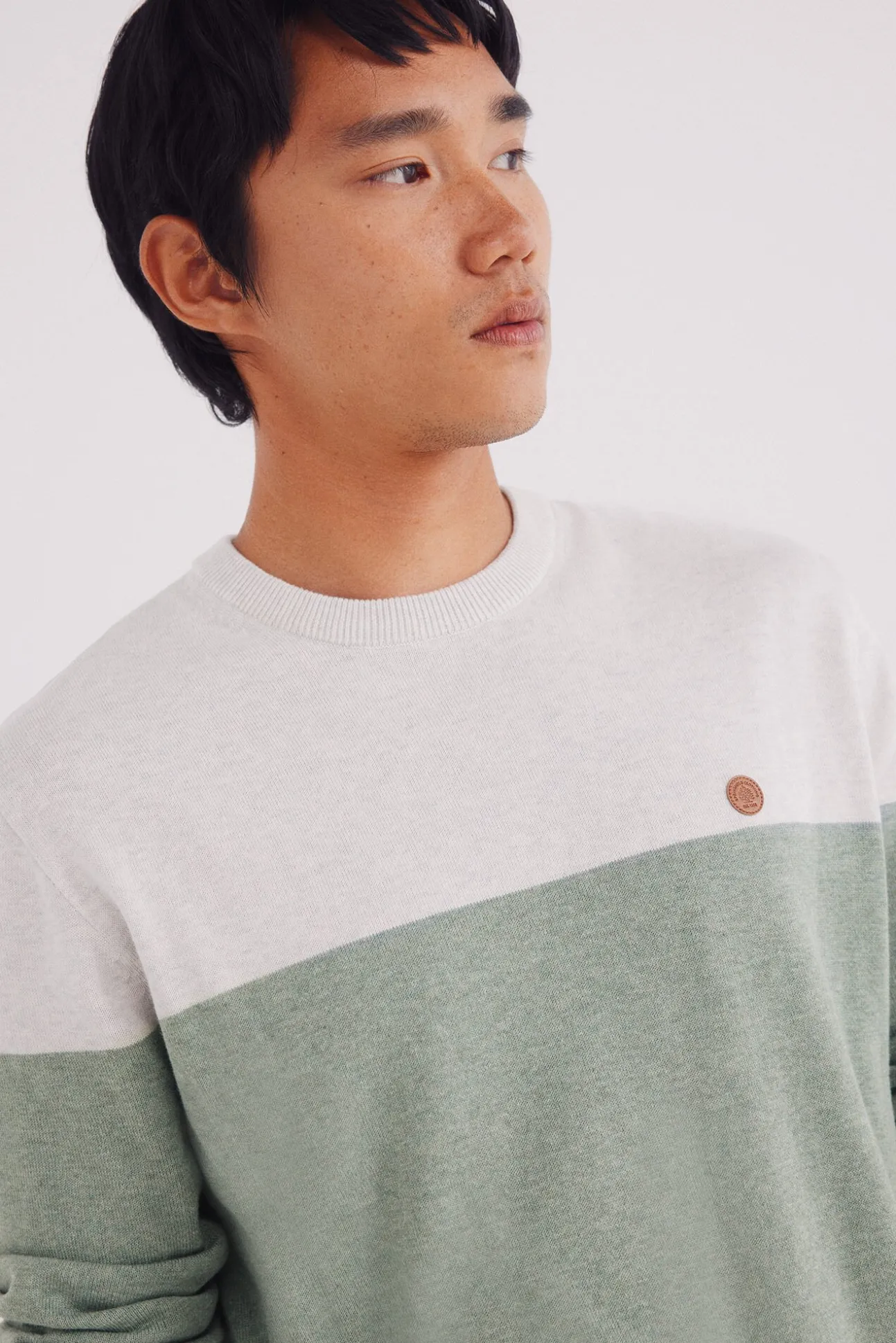 Camisola básico com blocos de cores