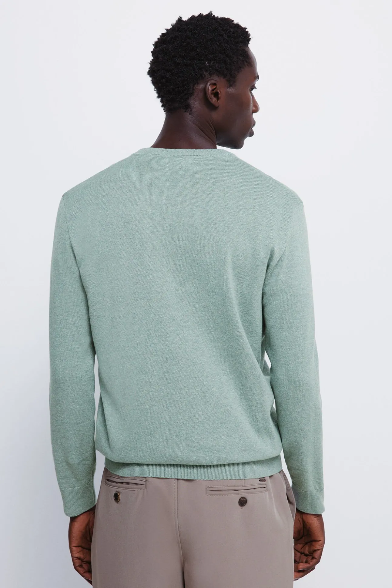 Camisola básico com gola em V