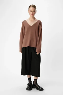 Camisola básico com gola em V