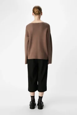 Camisola básico com gola em V