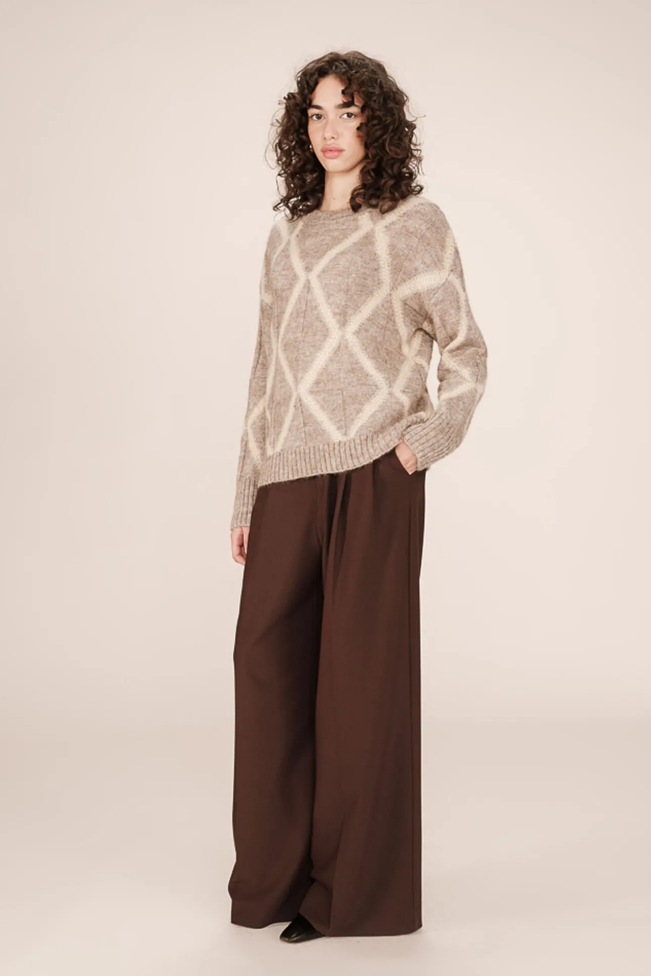 Camisola básico com gola redonda