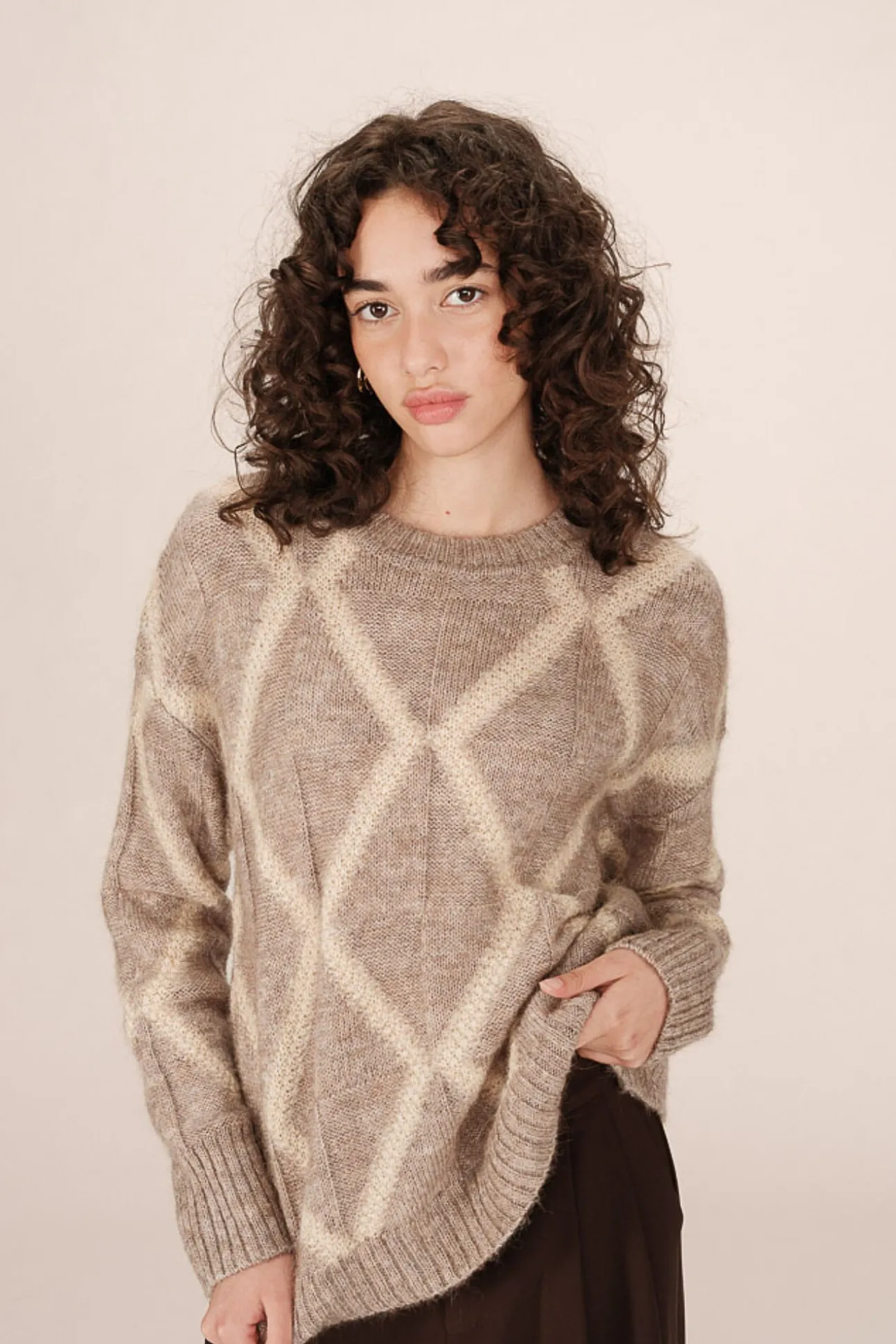 Camisola básico com gola redonda