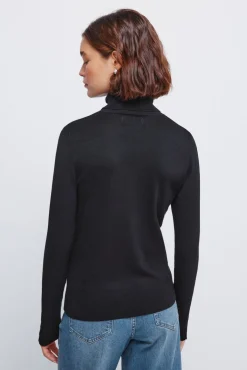Camisola de gola alta com botões e punhos