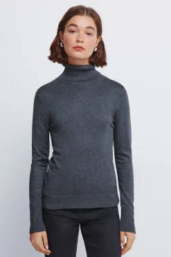 Camisola de gola alta com botões e punhos