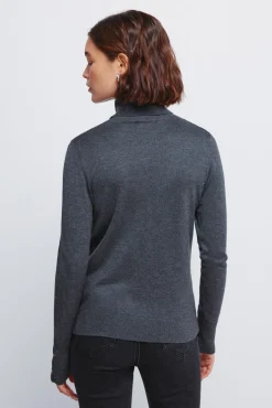 Camisola de gola alta com botões e punhos