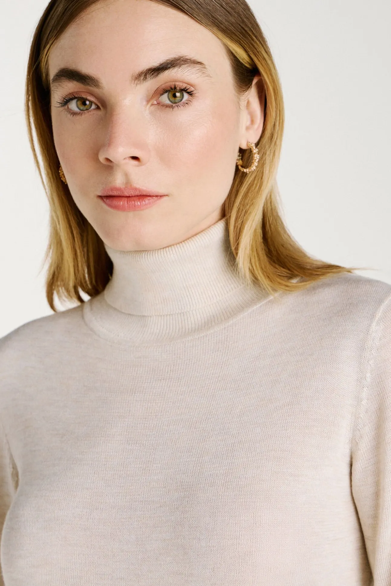 Camisola de gola alta com viscose