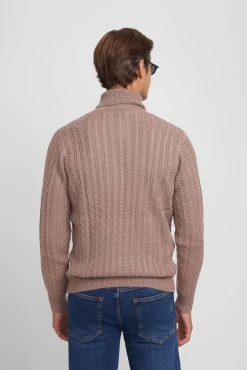 Camisola de gola com tricô oitos