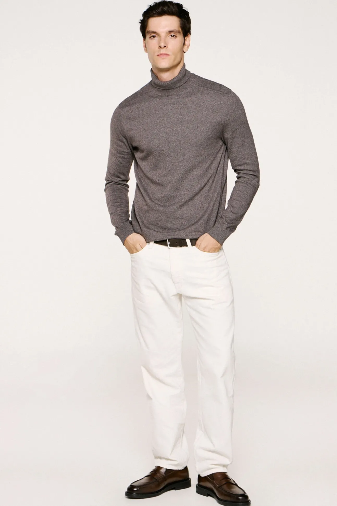 Camisola de gola de algodão orgânico