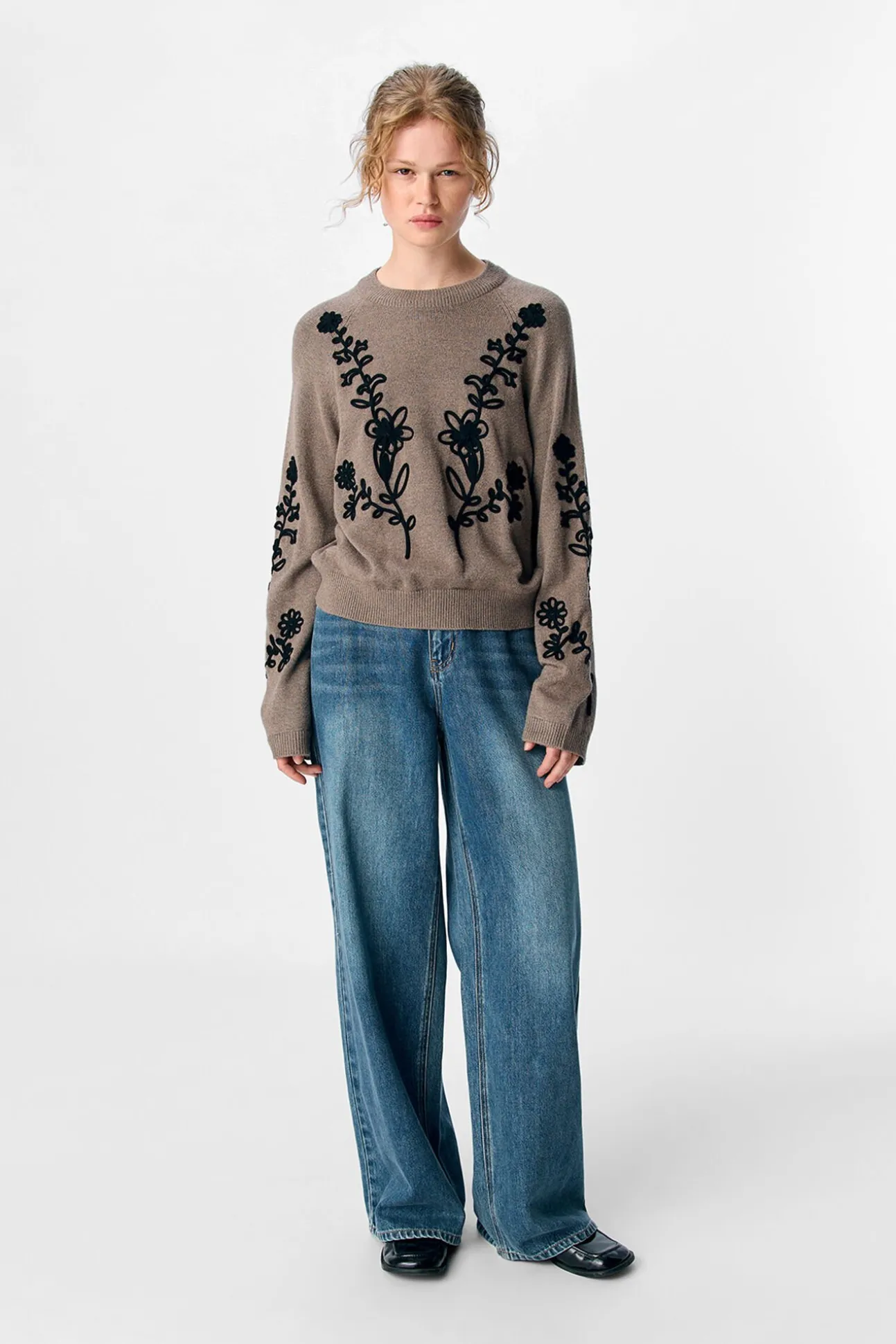 Camisola de malha bordado com flores