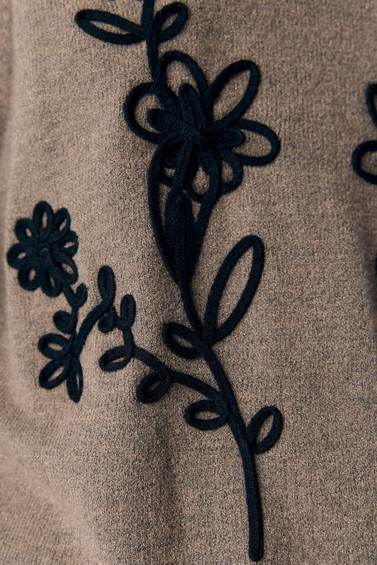 Camisola de malha bordado com flores
