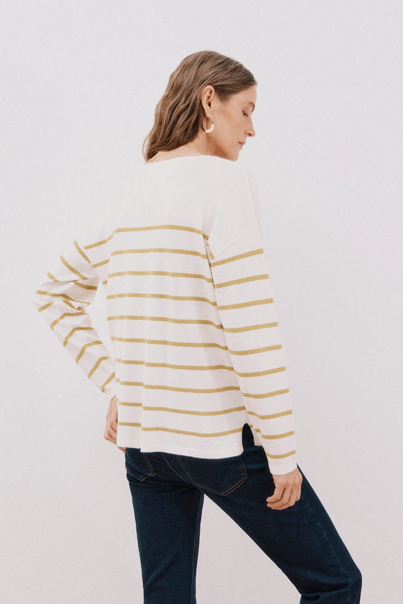 Camisola de malha decote bico