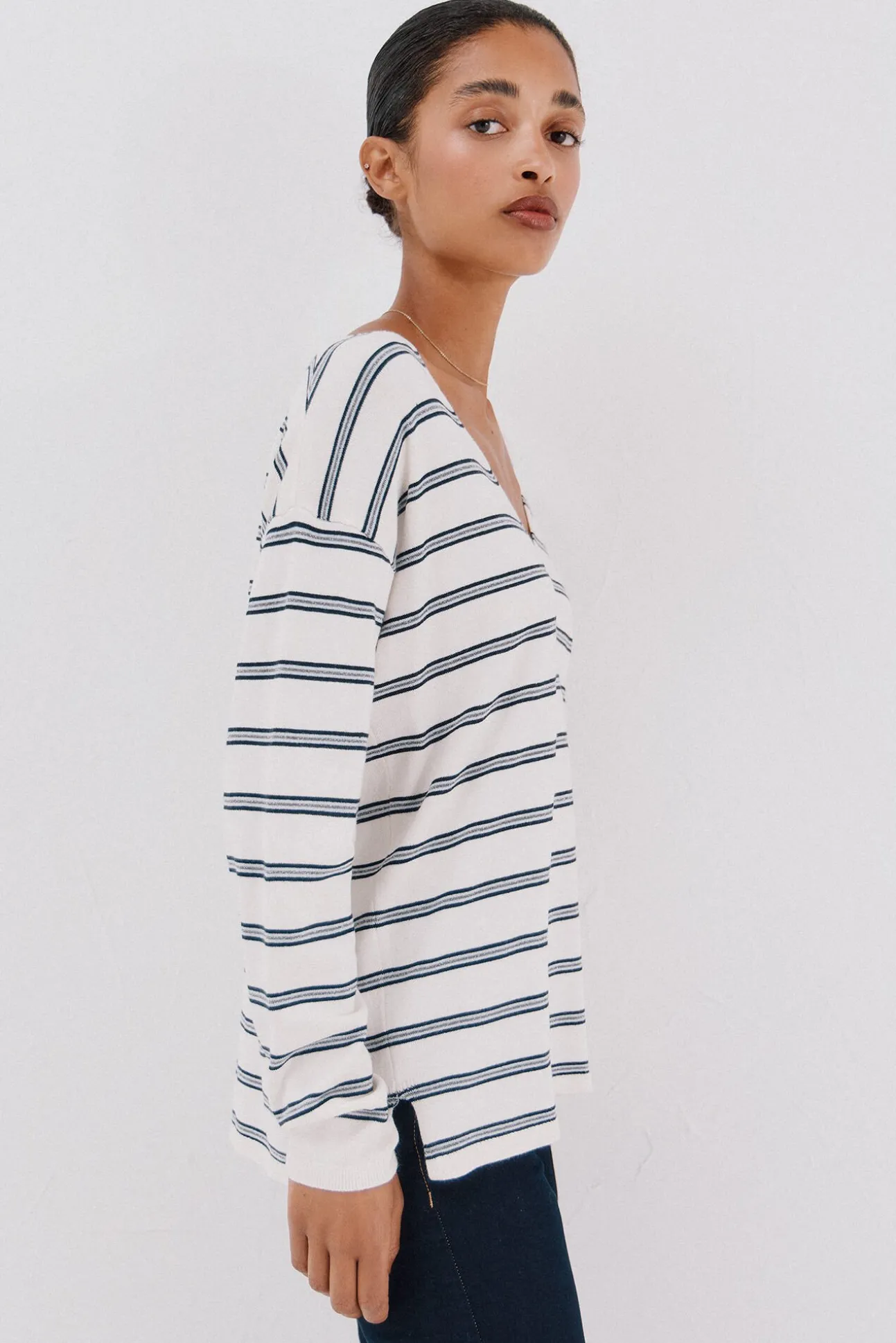 Camisola de malha decote bico