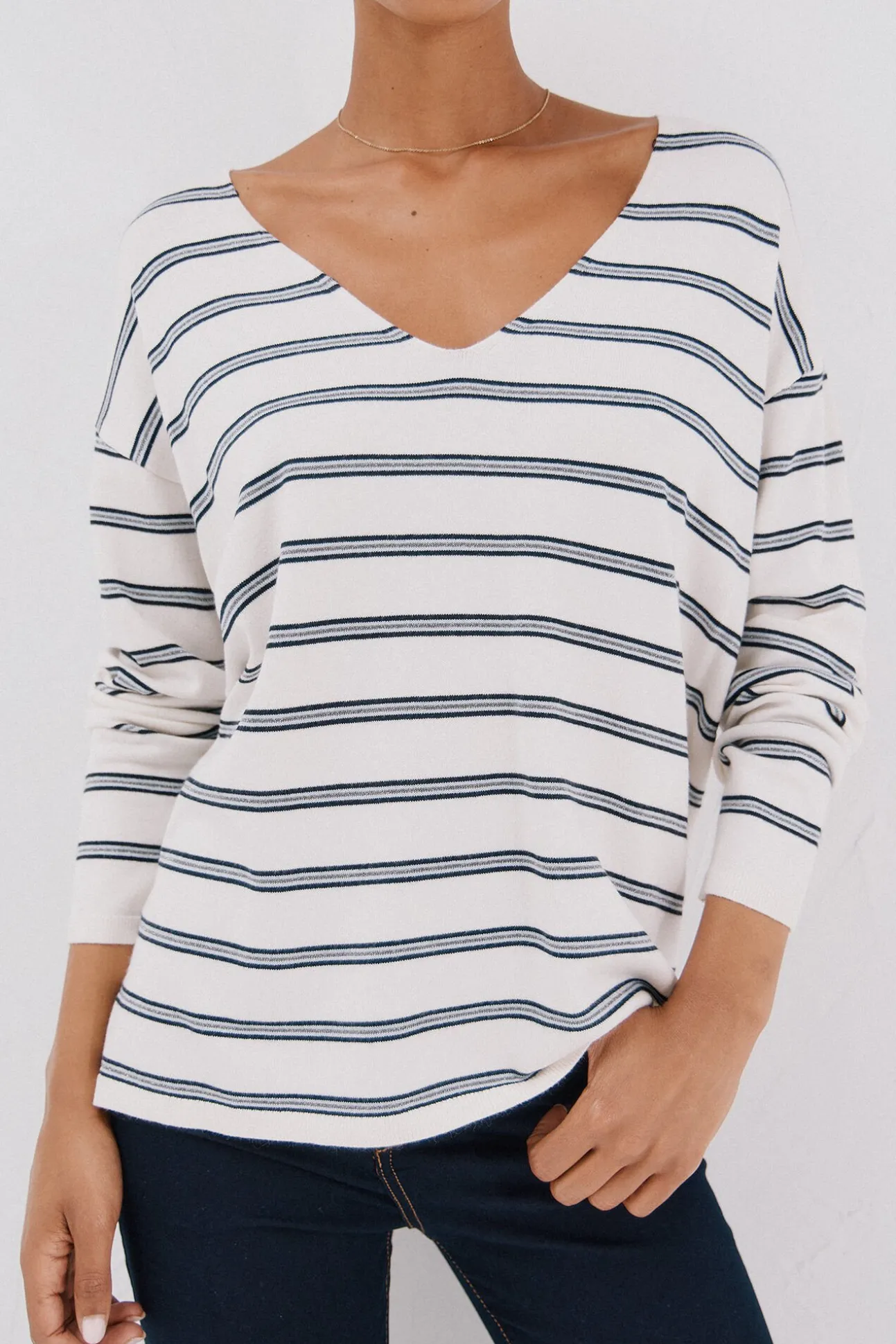 Camisola de malha decote bico
