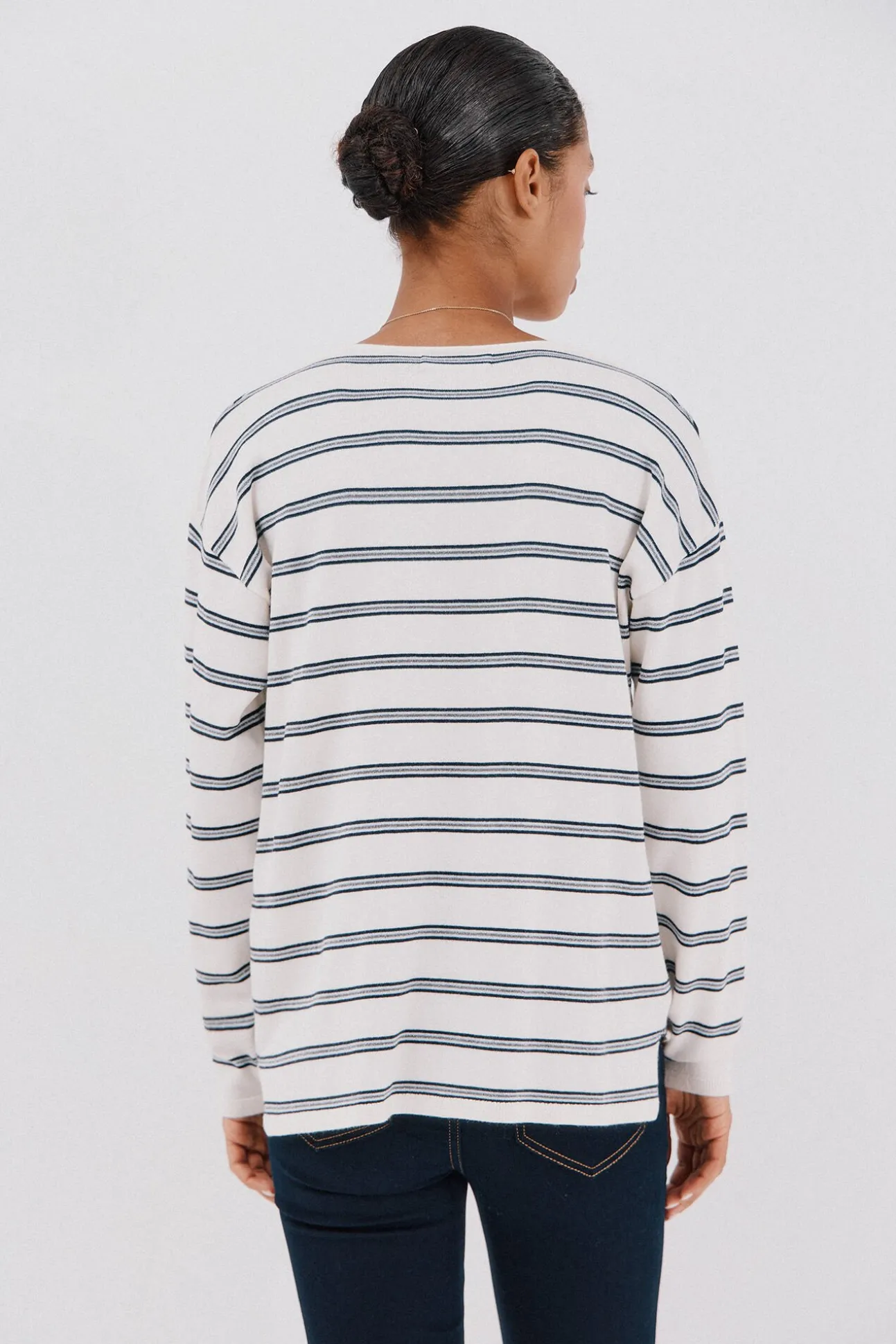 Camisola de malha decote bico