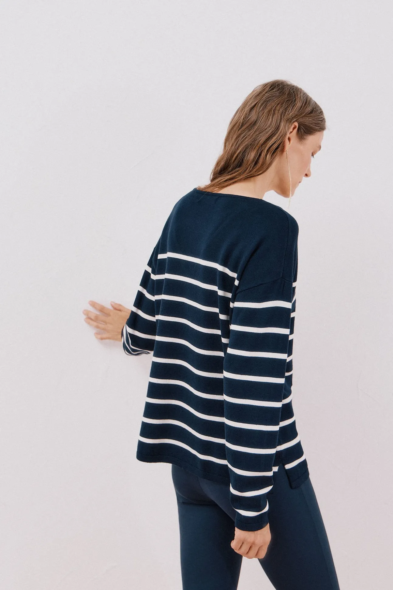 Camisola de malha decote bico