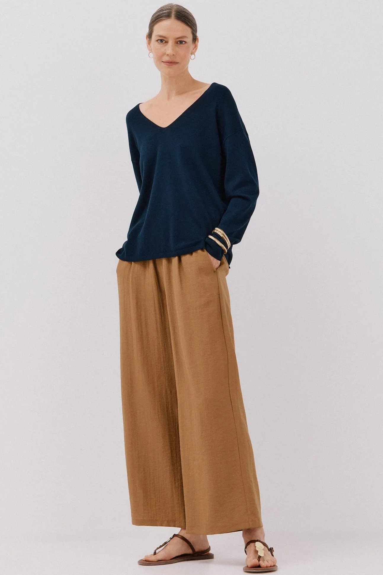 Camisola de malha decote bico