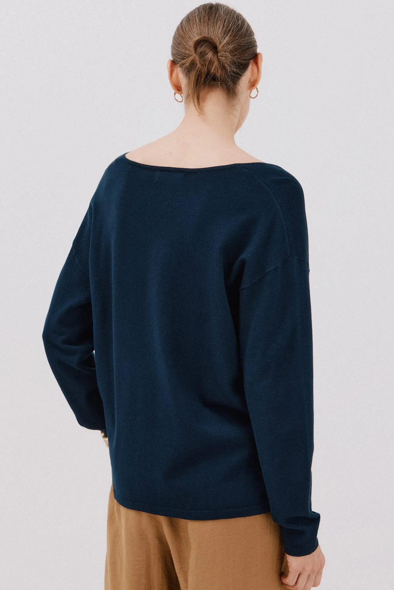 Camisola de malha decote bico