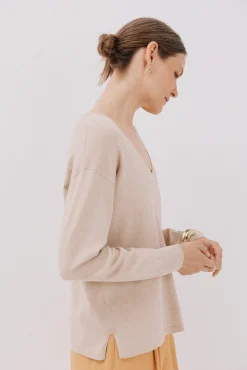 Camisola de malha decote bico
