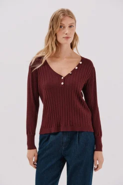 Camisola em bico botões