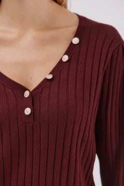Camisola em bico botões