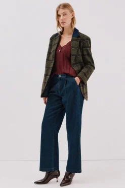 Camisola em bico botões