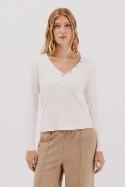 Camisola em bico botões