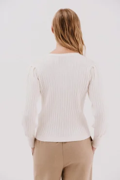 Camisola em bico botões