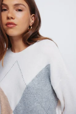 Camisola frontal em formato de diamante