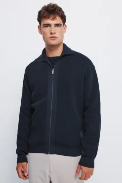 Cardigan com casaco de malha
