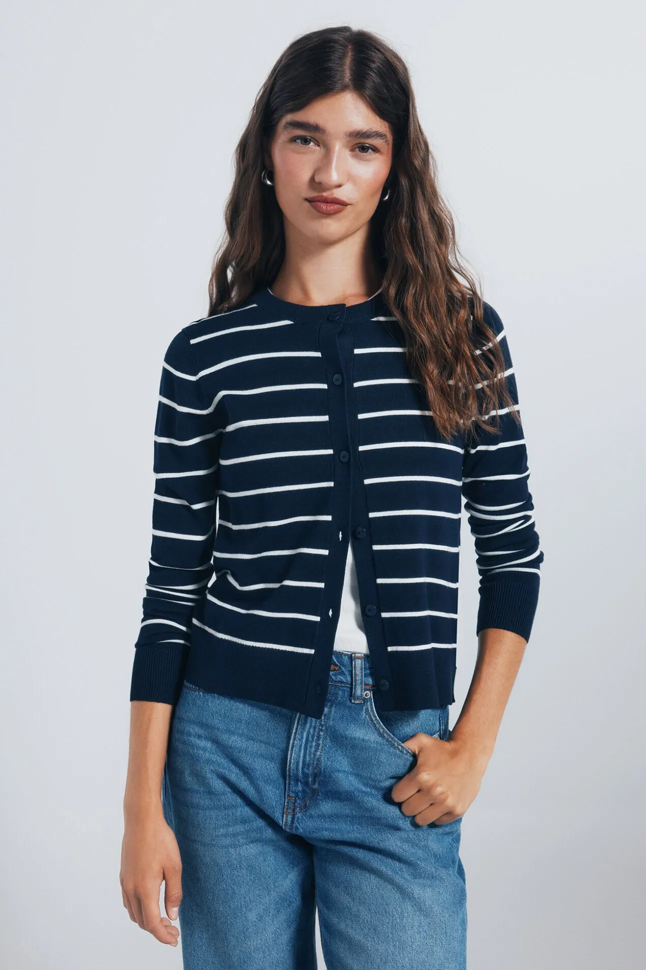 Cardigan com gola redonda e botões e viscose