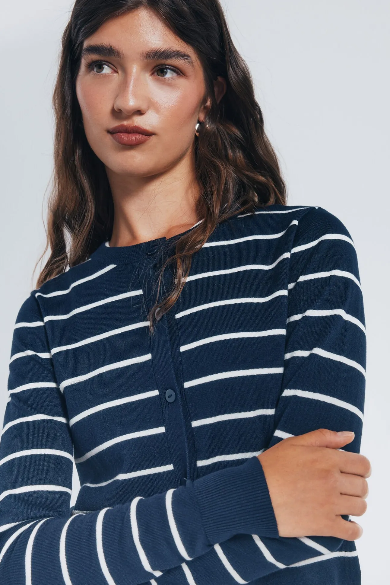 Cardigan com gola redonda e botões e viscose