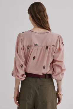 Carina. Blusa bordada