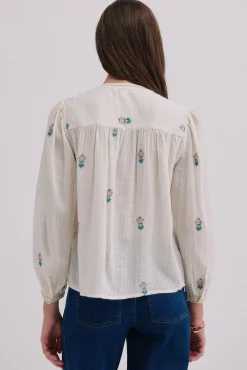 Carina. Blusa bordada