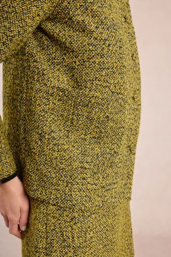 Casaco curta com estampado discreta