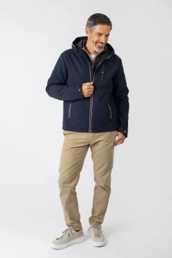 Casaco softshell com capuz