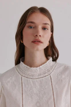 Cassia. Blusa romântica