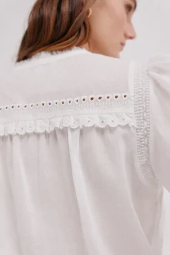 Cecília. Blusa bordada