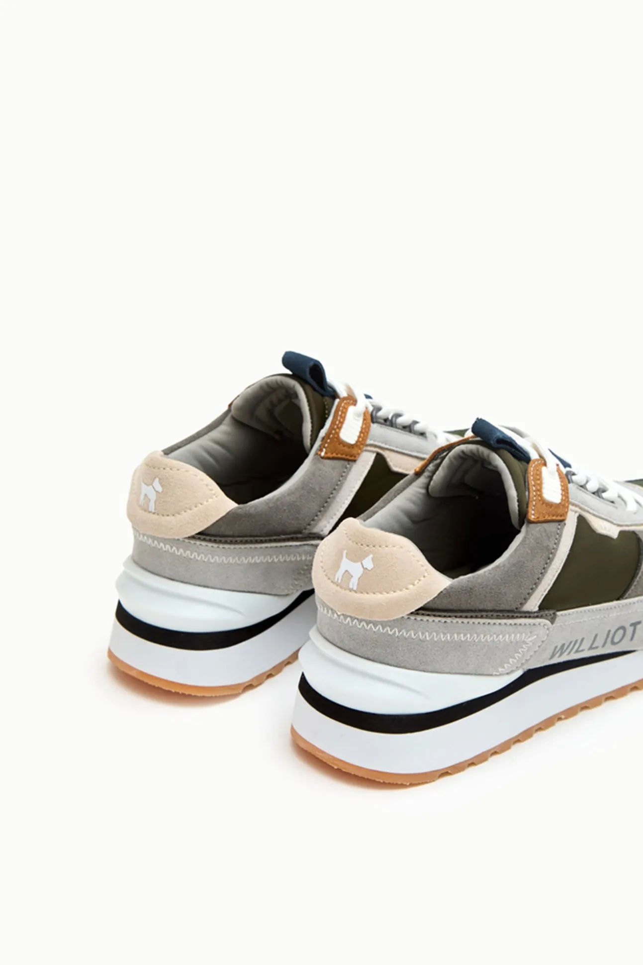 Chinelos de quarto dourados