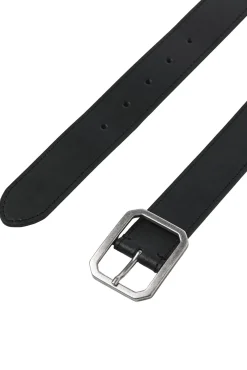 Cinto com fivela de metal
