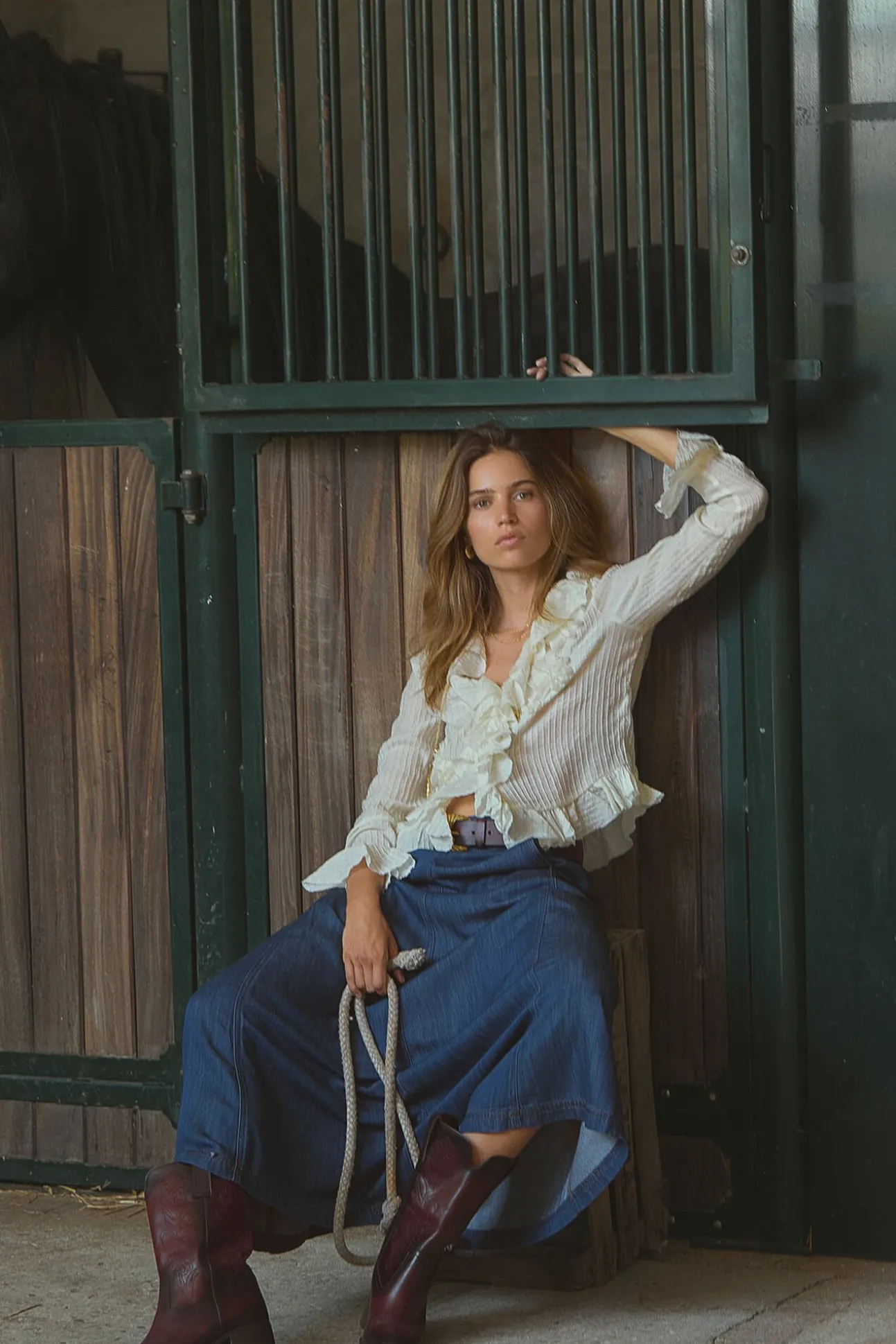 Cira. Blusa com folhos