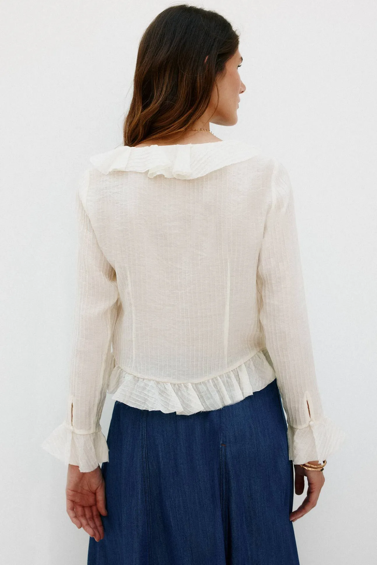 Cira. Blusa com folhos