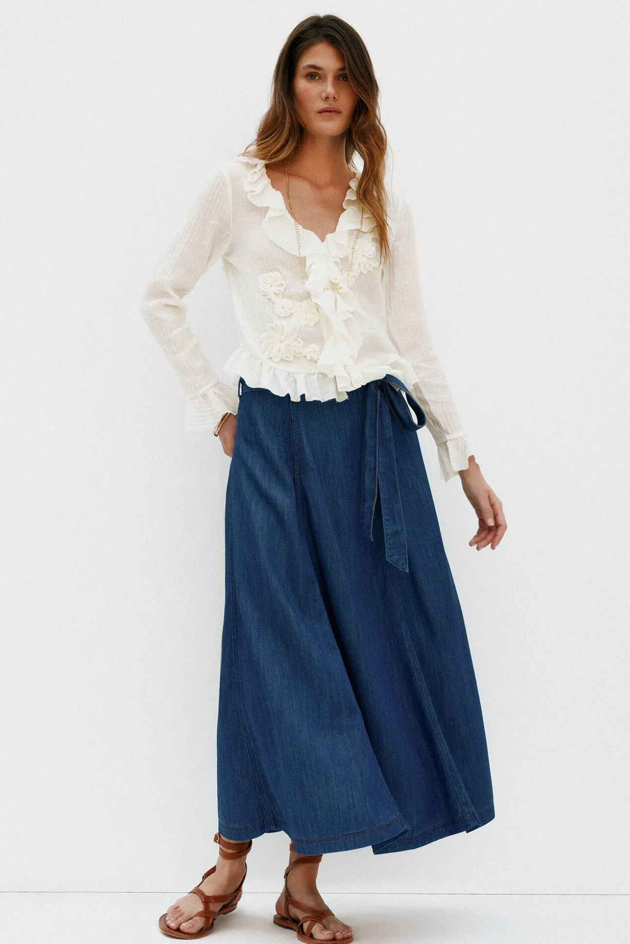 Cira. Blusa com folhos