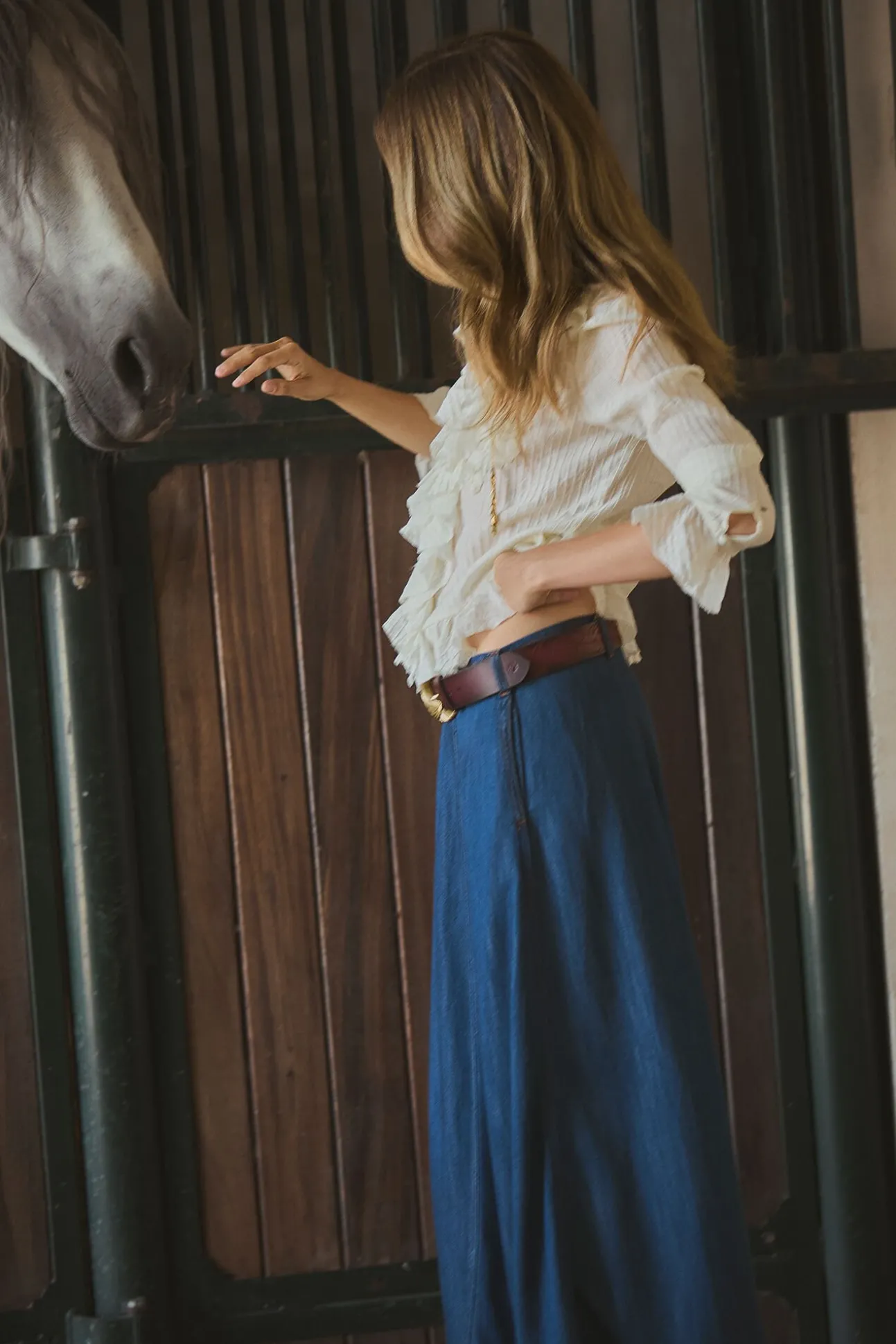 Cira. Blusa com folhos